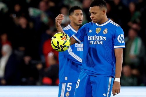 Real Madrid hòa may Elche: Alonso và Mbappe cùng xuống mặt đất