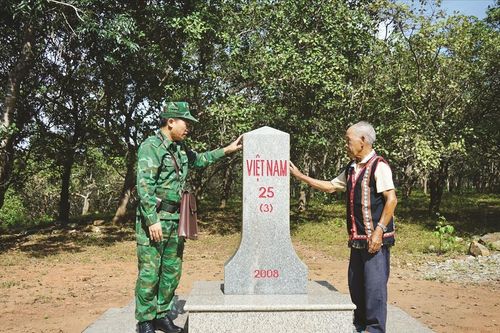 Những 'cột mốc sống' gìn giữ bình yên biên giới Gia Lai