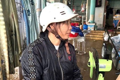 Chợ ngập 2m sau 1 đêm, tiểu thương rốn lũ Hòa Thịnh không kịp trở tay, mất trắng