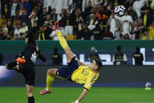 Thể Công Viettel vượt qua Công an Hà Nội sau loạt luân lưu kịch tính; Ronaldo tái hiện siêu phẩm vào lưới Juventus