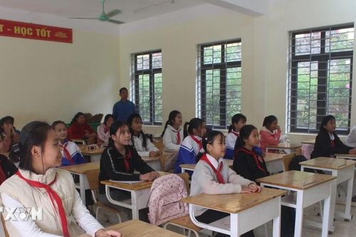 Thanh Hóa: Thắp sáng tương lai cho học sinh nơi 'phên giậu' Tổ quốc