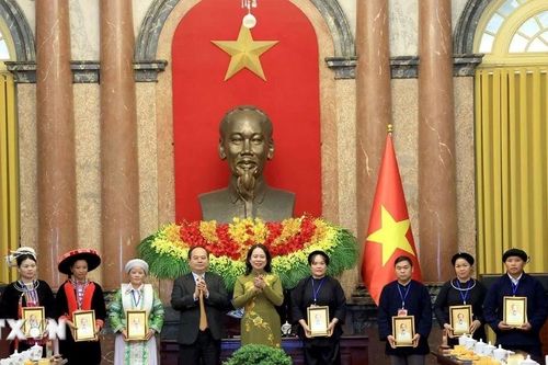 Phó Chủ tịch nước Võ Thị Ánh Xuân gặp gỡ Đoàn đại biểu dân tộc thiểu số Cao Bằng