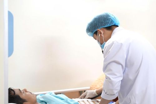 Cứu sống kịp thời bệnh nhân Campuchia bị vỡ gan do tai nạn giao thông