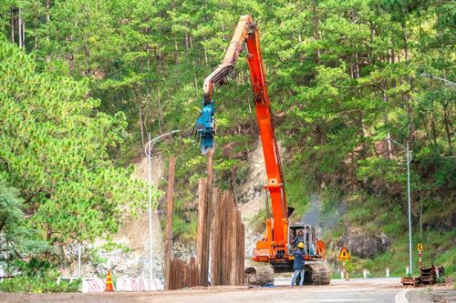 Đẩy nhanh khắc phục sạt lở, quyết tâm thông tuyến đèo Prenn trong ngày 25/11