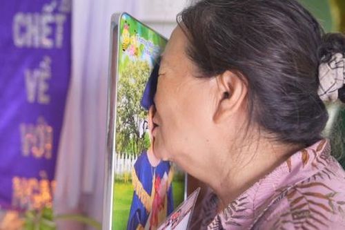 Nhói lòng 3 dượng cháu tử vong do lật ghe khi chạy lũ
