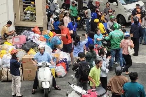 TP Hồ Chí Minh mở thêm điểm tiếp nhận hàng cứu trợ đồng bào miền Trung