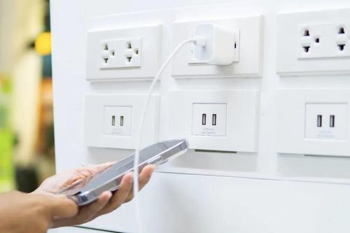 Rủi ro mất dữ liệu lên tới 79% khi sạc thiết bị công cộng