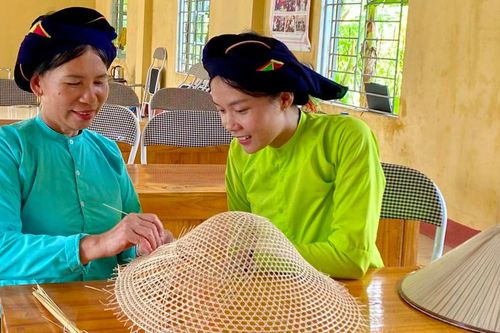 Kết hợp du lịch cộng đồng với xây dựng thương hiệu sản phẩm truyền thống vùng dân tộc thiểu số và miền núi