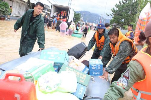Quân chủng Hải quân tiếp tục điều quân giúp dân khắc phục mưa lũ