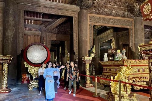 Người 'kể chuyện' di sản