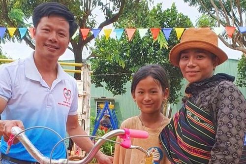 Anh Lê Văn Miền đạp xe để lan tỏa yêu thương