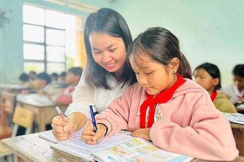 Vượt khó gieo chữ ở vùng cao Krong