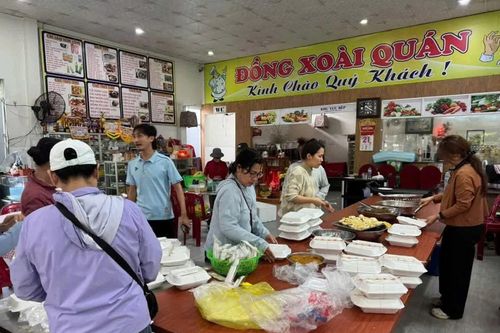 Xã Cam Lâm: Đồng hành cùng đồng bào vùng lũ