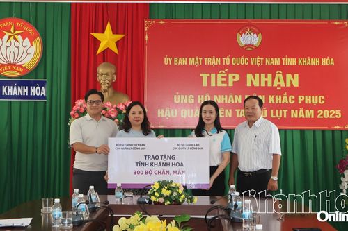 Bộ Tài chính Việt Nam, Bộ Tài chính Lào, Vietlott ủng hộ 500 triệu đồng, 300 bộ chăn, màn cho người dân bị thiệt hại do mưa lũ