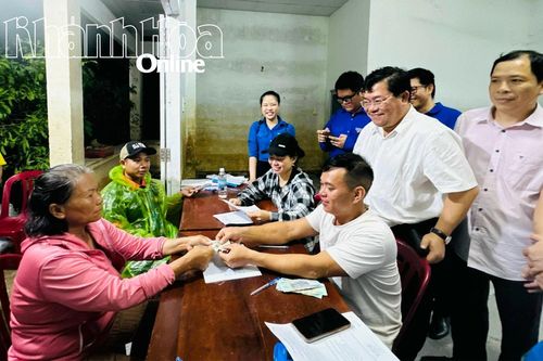 Xã Diên Điền: Chi trả tiền hỗ trợ cho người dân khắc phục hậu quả mưa lũ