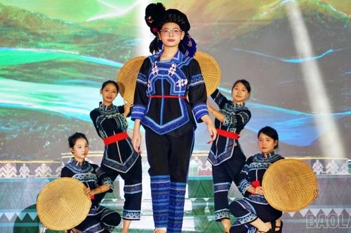 'Lúng liếng non cao' – show thời trang tôn vinh văn hóa vùng cao Tây Bắc