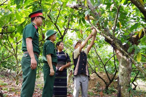 Góp sức phát triển vùng khó