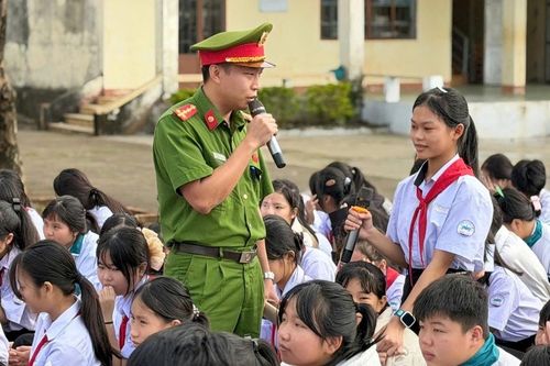 Lâm Đồng đẩy mạnh chiến dịch 'Không một mình' tại trường học