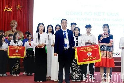Học sinh 5 trường THPT tranh tài tại Hội thi Tuyên truyền ATGT