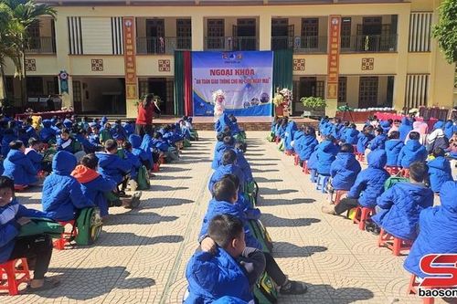Ngoại khóa 'An toàn giao thông cho nụ cười ngày mai'