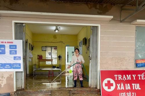 Ngành y tế Gia Lai nỗ lực khám, chữa bệnh và phòng dịch sau lũ lụt