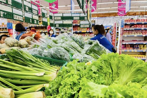 Nỗ lực bình ổn giá rau củ, thực phẩm trong thời điểm mưa lũ