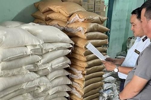 Phát hiện hàng tấn hàng hóa không rõ nguồn gốc, xuất xứ