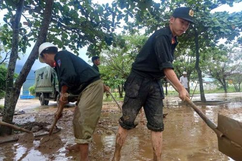 Lũ lụt đi qua, tình quân dân ở lại