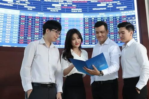 Nhiều doanh nghiệp nộp đơn niêm yết trên HOSE