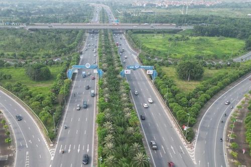 Cấm xe tải, xe khách lưu thông ở làn 1 trục Nhật Tân - Nội Bài từ 25/11