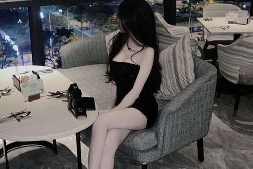 Được nuông chiều từ nhỏ, hotgirl 22 tuổi mua xe hơi 1,1 tỷ đồng gây xôn xao MXH giờ rao bán nhà trả nợ