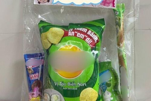 Cô gửi quà sinh nhật cho con, mẹ chụp ảnh đăng lên mạng chê đồ công nghiệp, 'có lần nôn sạch'