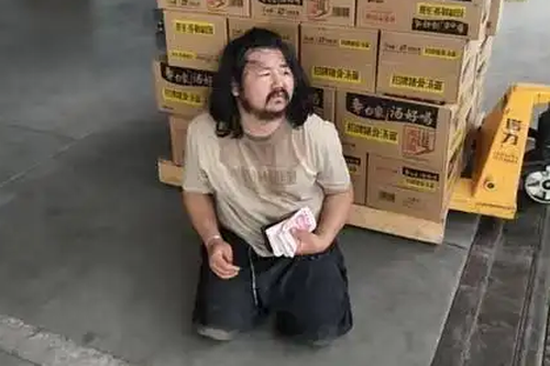 Kỳ 1: Từ đôi chân tím tái của người khuyết tật đến bàn tay ấm của người dân vùng lũ