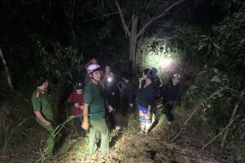 TPHCM: Công an xã giải cứu 9 người leo núi rồi lạc trên núi Thị Vải
