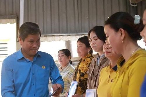 Công đoàn vào cuộc khẩn cấp hỗ trợ người lao động gượng dậy sau bão lũ
