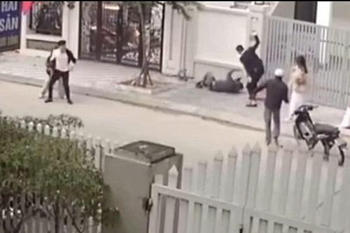 Công an đang xác minh vụ người đàn ông bị đánh ở An Khánh, Hà Nội