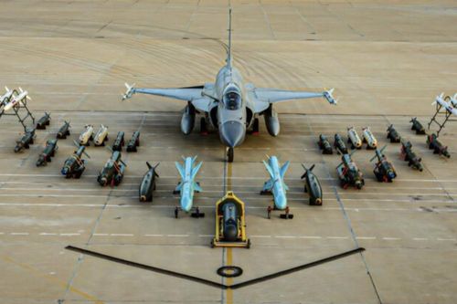 Pakistan ký thỏa thuận bán máy bay chiến đấu JF‑17 tại Dubai Airshow 2025