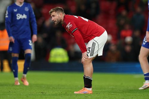 Luke Shaw khiến Neville nổi giận
