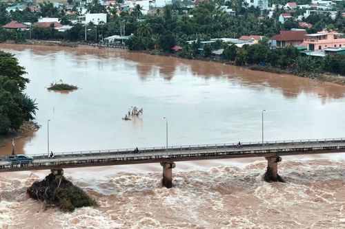 Toàn cảnh tái thiết cuộc sống ở Nha Trang sau lũ dữ
