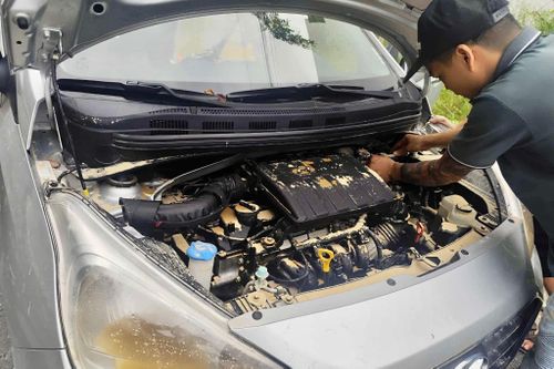 Garage quá tải, người dân Nha Trang phải gửi ôtô ngâm nước vào TP.HCM