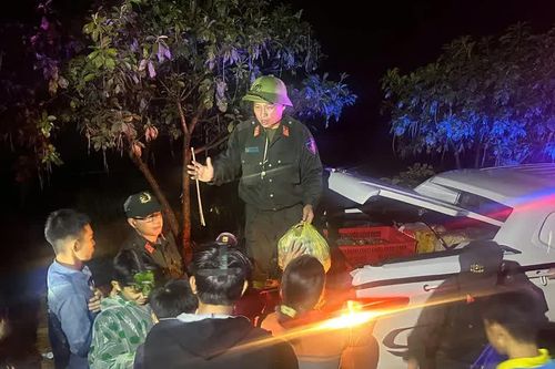 Trung đoàn Cảnh sát cơ động Tây Nguyên ứng cứu và giúp Nhân dân khắc phục hậu quả lũ lụt