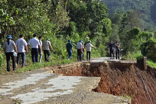Khánh Hòa thiệt hại nặng nề sau mưa lũ, hạ tầng hư hỏng nghiêm trọng
