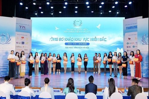 Hoa hậu Sinh viên Hòa bình Việt Nam hướng về miền Trung ruột thịt