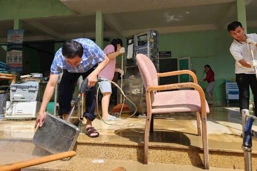 Chú trọng chăm sóc sức khỏe nhân dân sau lũ