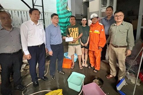 Hỗ trợ 2 tỷ đồng cho người lao động ngành điện bị thiệt hại do mưa lũ