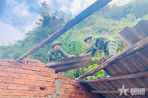 'Chú bộ đội, chúng cháu yêu chú lắm...'