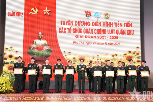 Tuyên dương điển hình tiên tiến các tổ chức quần chúng Lực lượng vũ trang Quân khu 2
