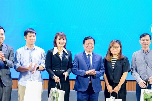 Sinh viên và chuyên gia tìm lời giải mã sức hút Blockchain trong tài chính số