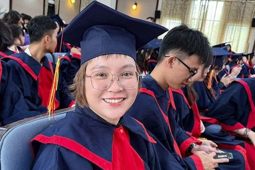 Nữ thủ khoa 38 tuổi của Đại học Mỹ thuật Việt Nam: 'Đi chậm cũng được, miễn là đi đúng đường'