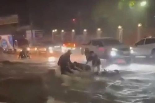 Đồng Nai: Nhiều tuyến đường ngập sâu sau mưa lớn
